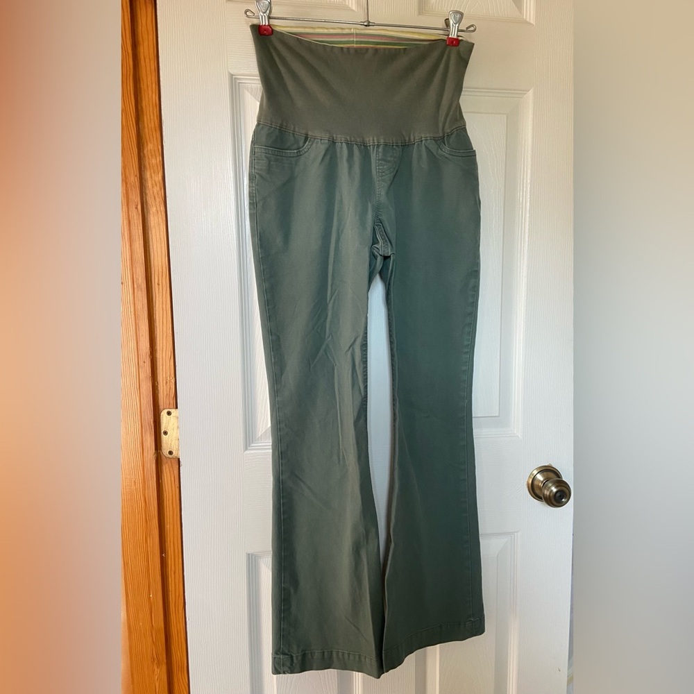 High-Waisted GAP Maternity Pants – Size 2 Bell Bottom / Flare Leg